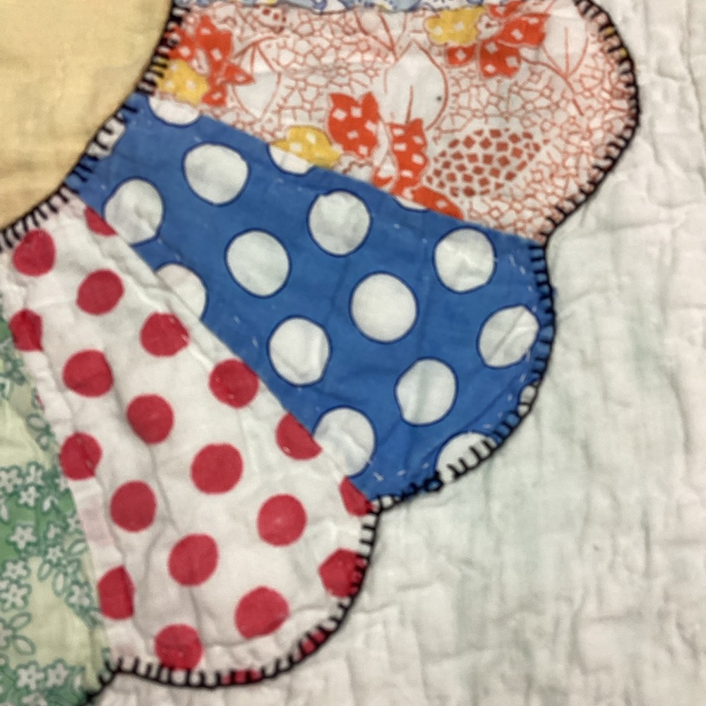 Vintage hand stitched quilt - Picture 5 of 10